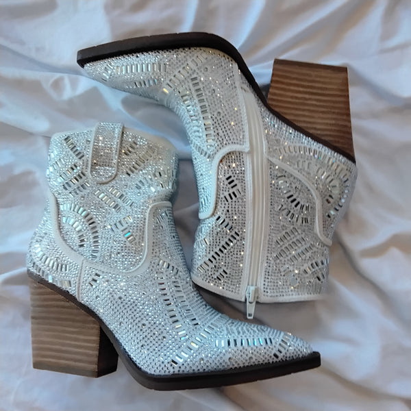 Short White Gllitzy Boot | Very G - Maize