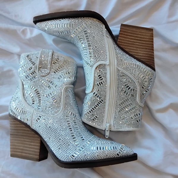 Short White Gllitzy Boot | Very G - Maize