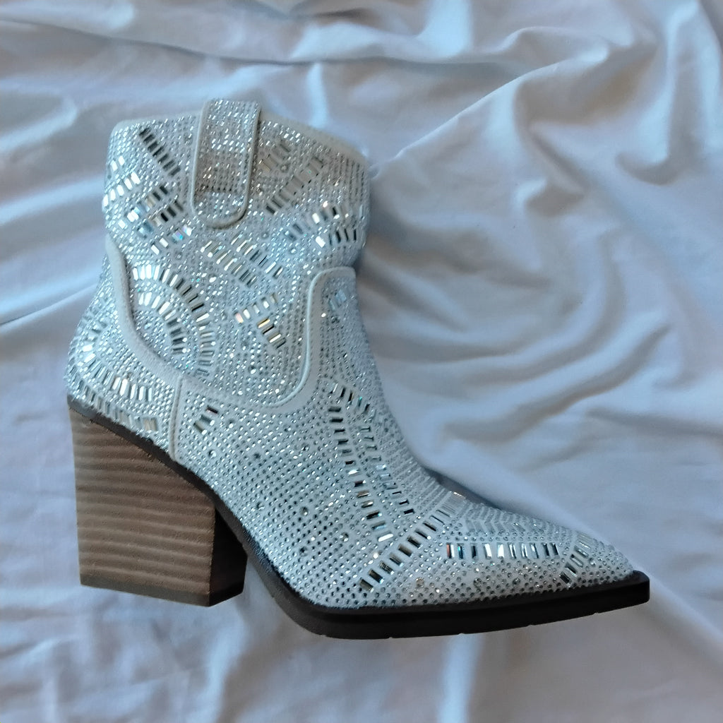 Short White Gllitzy Boot | Very G - Maize