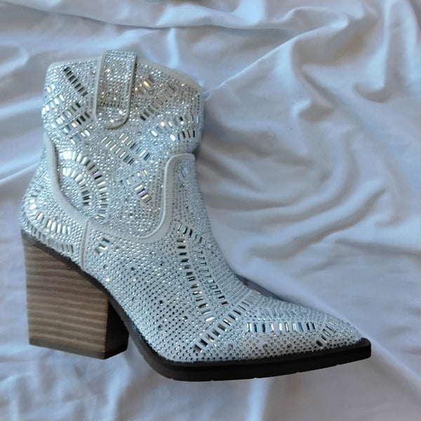 Short White Gllitzy Boot | Very G - Maize