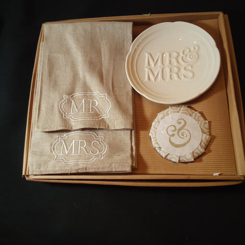 Mr & Mrs Towel Boxed Set | Mud Pie