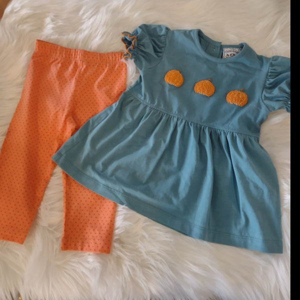 Teal Tunic with three orange pumpkins and orange dotted leggings.
